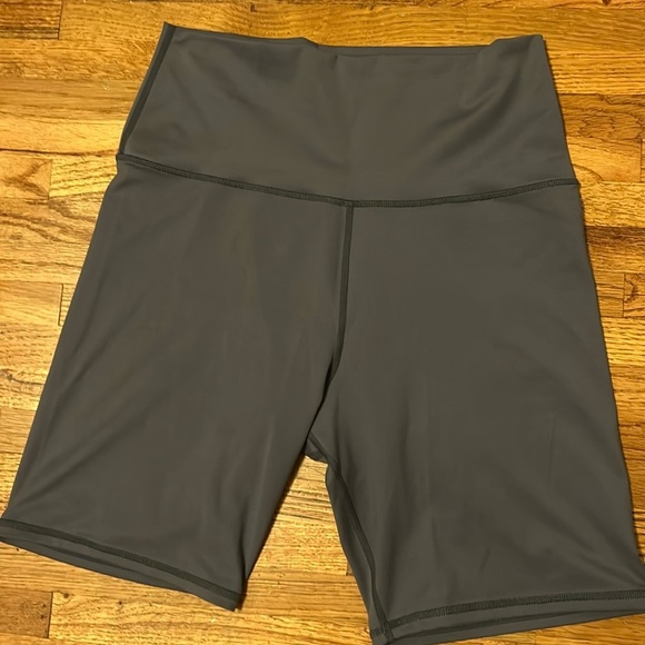 Barre3 athletic yoga, hiking, gym, bike shorts. Grey Women's XXL. New WOTags - Picture 1 of 4